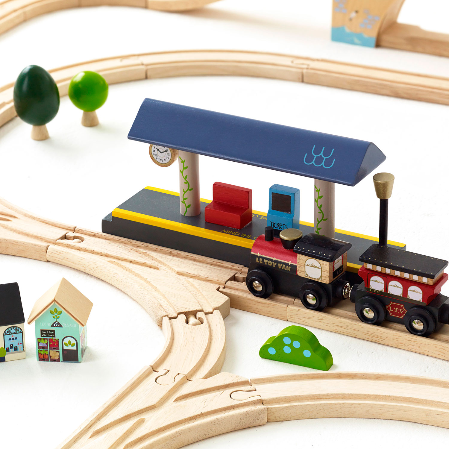 Le Toy Van London Train Set
